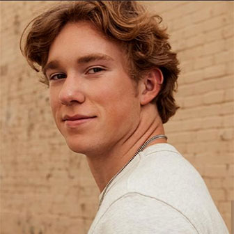 alt="17-year-old Ty Myers greeting fans – Ty Myers Age and career highlights"